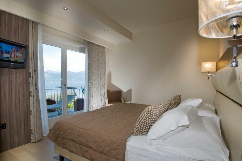 Hotel Miralago San Zeno di Montagna Luaran gambar